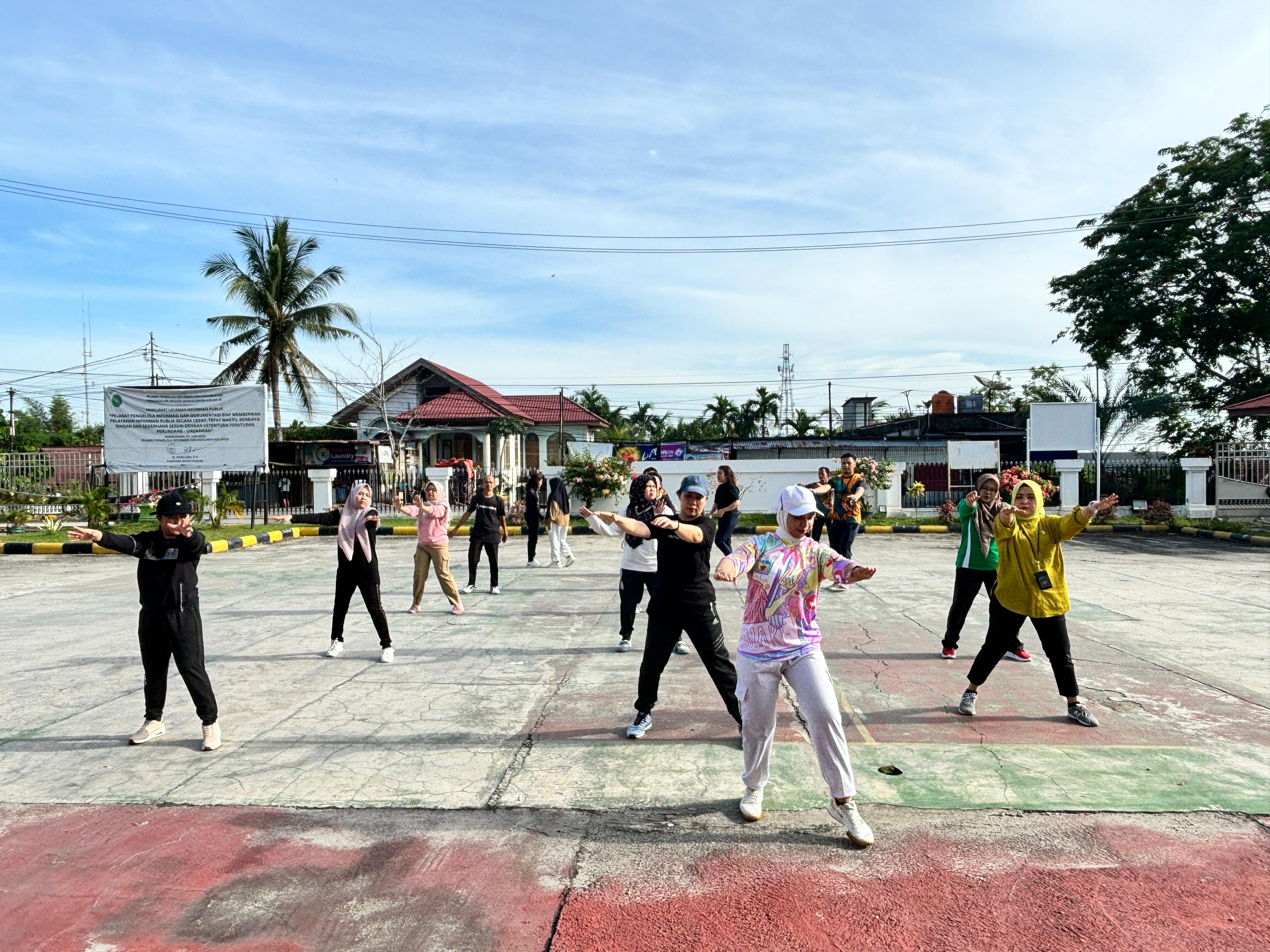 Pengadilan Negeri Bangkinang Kelas IB Melaksanakan Senam Pagi